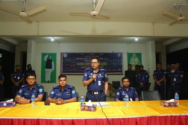 চাকরী নয়, সেবা” পুলিশে চাকরী পেলেন অনেক অসহায় পরিবারের সন্তানরাও 