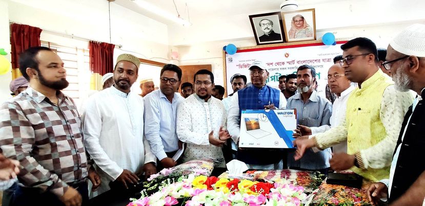 রাঙ্গাবালীতে ৭১টি প্রাথমিক শিক্ষা প্রতিষ্ঠানে ল্যাপটপ বিতরণ 