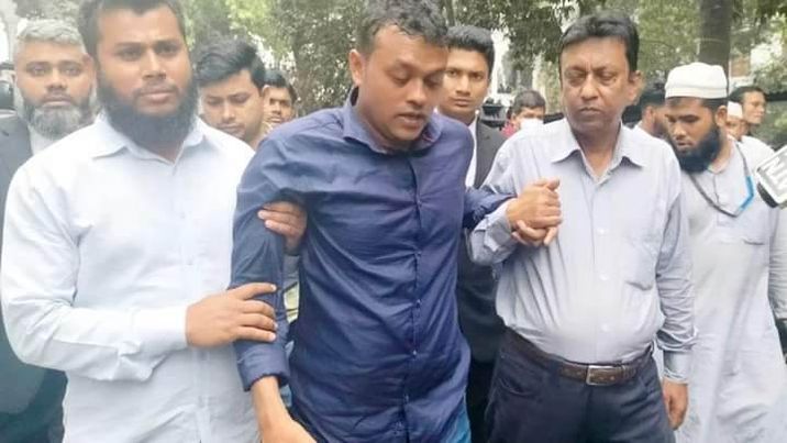 সাংবাদিকদের উপর পুলিশের হামলা,