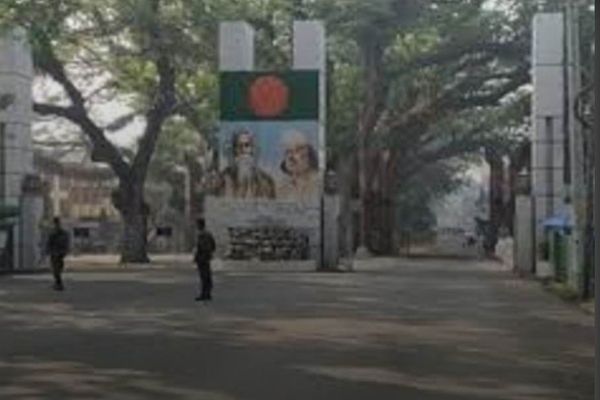 বেনাপোল-পেট্টাপোল ইমিগ্রেশন কী মগের মুল্লুক! অনিয়ম ও দুর্নীতিতে ভরপুর বাড়ছে যাত্রী ভোগান্তি