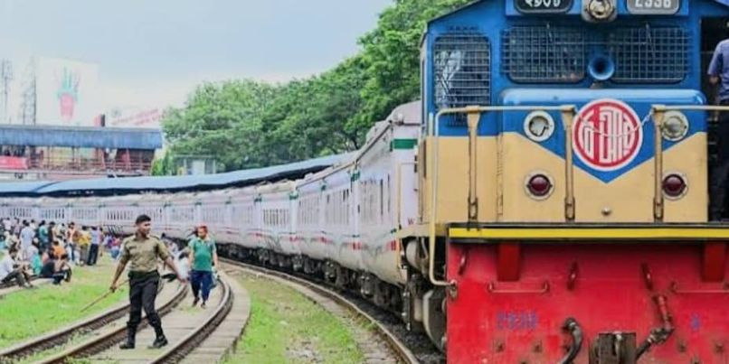 লালমনিরহাট জেলা ঈদ স্পেশাল ট্রেন থেকে বঞ্চিত!দায় কার! 