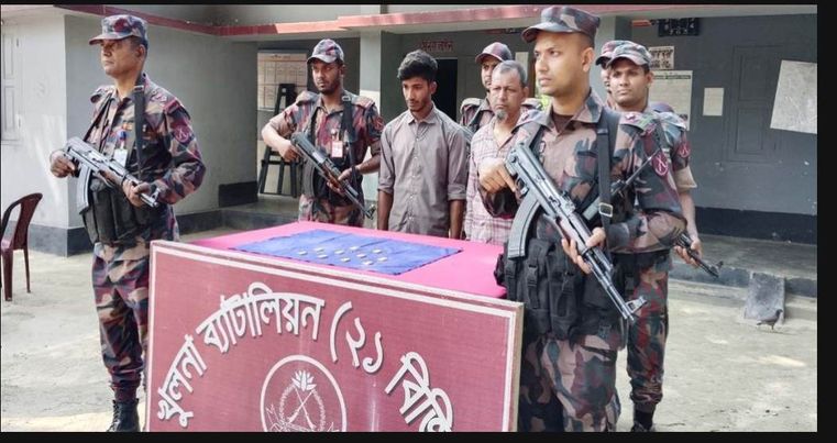 শার্শায় ১০টি স্বর্ণের বারসহ ২ পাচারকারী আটক