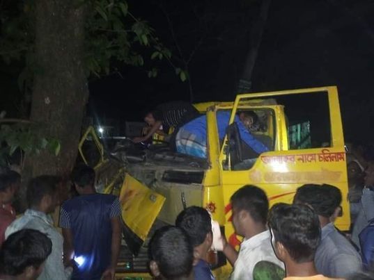 লালমনিরহাটে ট্রাক ও অটোরিকশা ভয়াবহ সংঘর্ষ, নিহত ১ 
