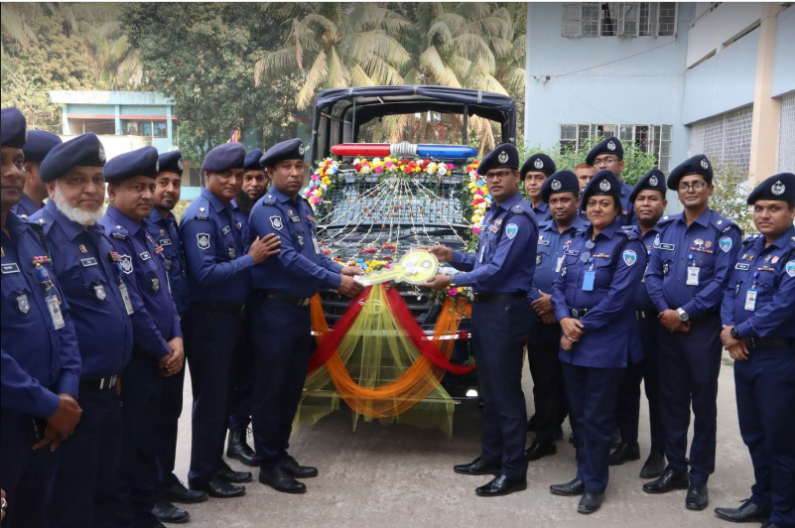 নোয়াখালীর সুধারাম থানায় নতুন গাড়ি হস্তান্তর