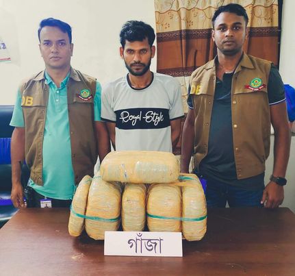 বিপুল পরিমান গাঁজাসহ ০১ জন মাদক ব্যবসায়ী গ্রেফতার। 