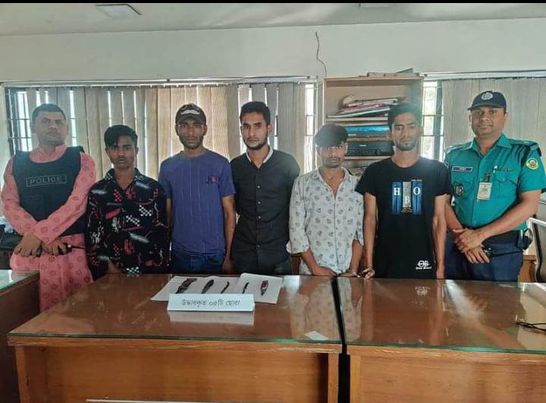 ০৫ ছিনতাই কারী গ্রেফতার করেছে কোতোয়ালী থানা পুলিশ। 