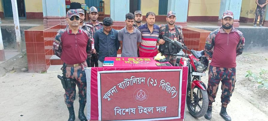 শার্শা সীমান্তে ১১ কোটি টাকার সোনাসহ ৩ পাচারকারী আটক