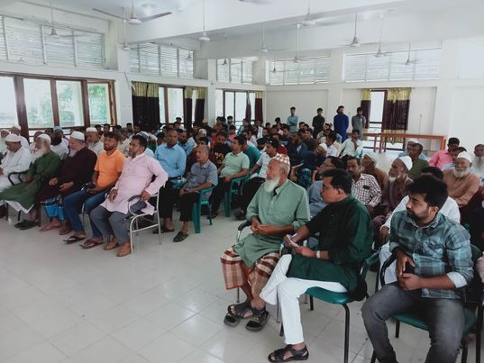 নড়াইলে গ্রাম ছাড়াদের গ্রামে আনলেন উপজেলা পরিষদ ও লোহাগড়া থানা পুলিশ।