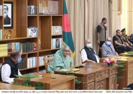 আগামী নির্বাচনকে ঘিরে দেশি ও আন্তর্জাতিক চক্রান্তের বিষয়ে দলের নেতাকর্মীদের সর্তক থাকার পরামর্শ দিয়েছেন আওয়ামী লীগ সভাপতি শেখ হাসিনা 