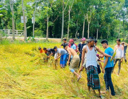 প্রধানমন্ত্রী শেখ হাসিনা এবং বাংলাদেশ ছাত্রলীগের কেন্দ্রীয় কার্যনির্বাহী সংসদের নির্দেশে এ কর্মসূচি পালন করেছেন তারা।