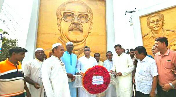 বালিয়াডাঙ্গীতে কৃষকলীগের প্রতিষ্ঠাবার্ষিকীতে বঙ্গবন্ধুর প্রতিকৃতিতে শ্রদ্ধা 