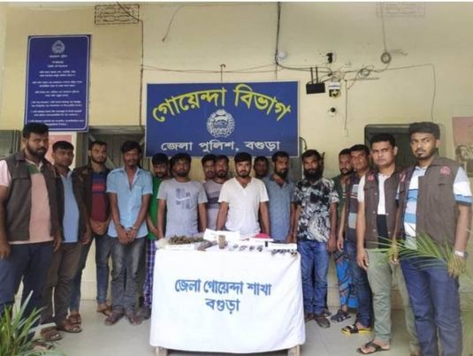 বগুড়ায় রেলওয়ে মার্কেট থেকে অ!স্ত্র উদ্ধারের ঘটনায় গ্রেফতার ১৩ 
