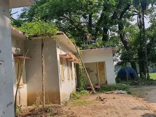 ভাংগায় সরকারি স্বাস্থ্য ও পরিবার পরিকল্পনা কল্যাণ কেন্দ্র পড়ে আছে অযত্নে অবহেলায়।
