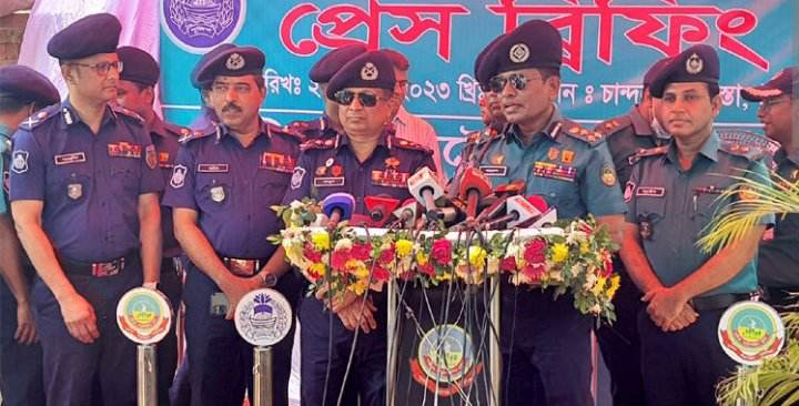 পুলিশের মহা পরিদর্শক (আইজিপি) চৌধুরী আব্দুল্লাহ আল মামুন বলেছেন, 
