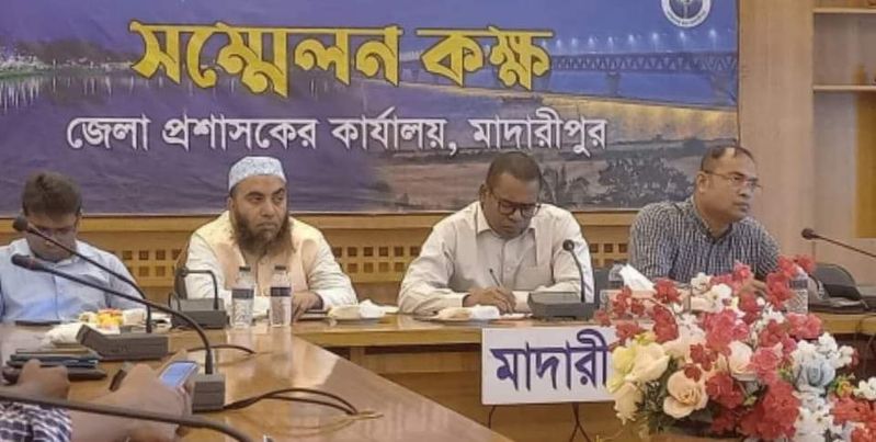 অবৈধ ড্রেজারকে ১০০% নির্মূল,কিশোর গ্যাং নিয়ন্ত্রনসহ মাদারীপুরকে আমি সন্ত্রাসমুক্ত করব- জেলা প্রশাসক, মাদারীপুর 