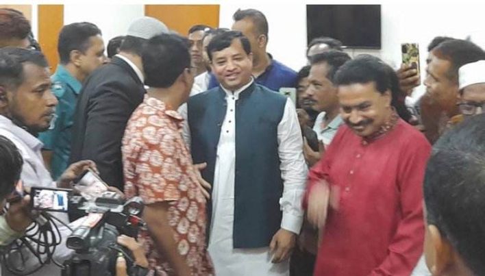 গাজীপুর সিটি করপোরেশন নির্বাচনে মনোনয়নপত্র জমা দিয়েছেন মেয়রপ্রার্থী অ্যাডভোকেট মো. জাহাঙ্গীর আলম। 