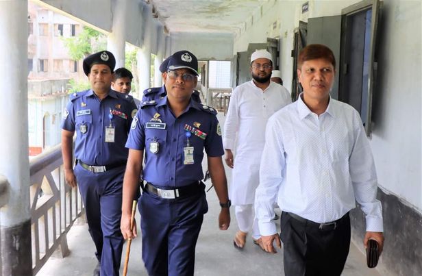 ভোলায় পুলিশ সুপার কর্তৃক এসএসসি, দাখিল ও সমমান পরীক্ষার কেন্দ্রসমূহ পরিদর্শন