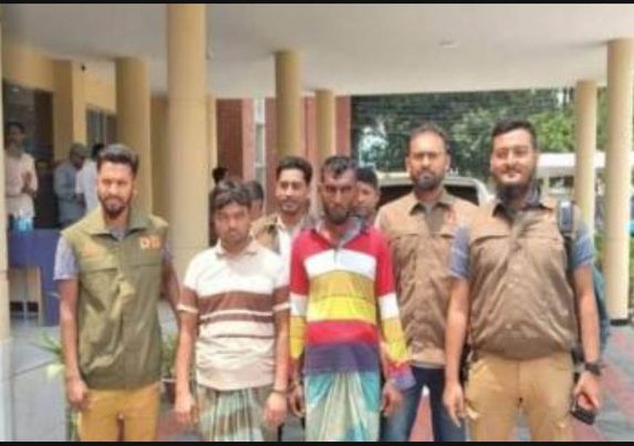 বেনাপোল সীমান্তে ৩টি অবৈধ অস্ত্র-গুলিসহ চরমপন্থি সংগঠনের দুই অস্ত্র-গুলি সরবরাহকারী গ্রেফতার 