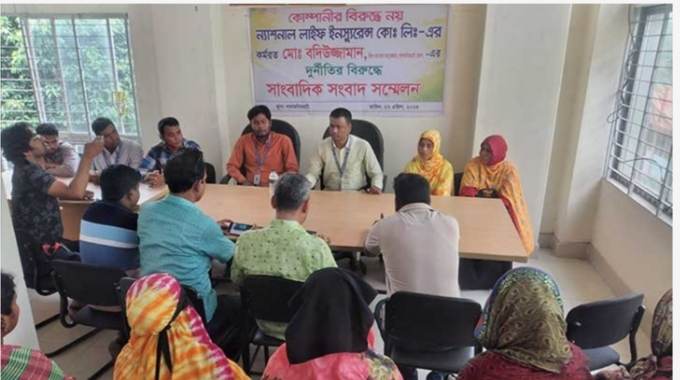 লালমনিরহাটে ন্যাশনাল লাইফ ইন্সুইরেন্স কোম্পানির এক কর্মকর্তার বিরুদ্ধে নানা অনিয়মের অভিযোগ