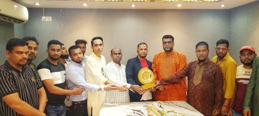 দেশে এসে সংবর্ধিত হলেন মডেল প্রবাসী কল্যাণ পরিষদের সহ-সাধারণ সম্পাদক কামাল আহমদ। 