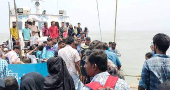 ফিরতি যাত্রীদের বাড়তি চাপ ভোলার বিভিন্ন লঞ্চঘাটে 