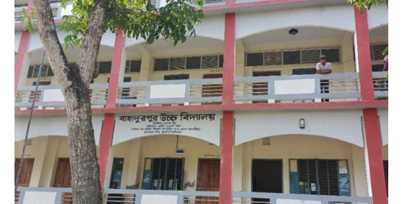 মাদারীপুরে ম্যানেজিং কমিটি নির্বাচনে প্রধান শিক্ষকের বিরুদ্ধে মনোনয়ন ফরম তুলতে না দেওয়ার অভিযোগ 