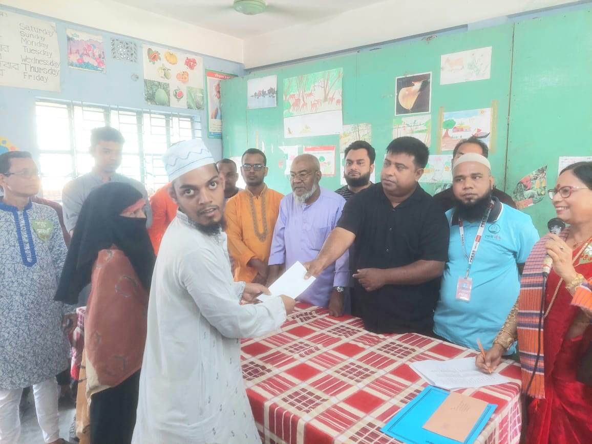 লালমনিরহাটে বুদ্ধি প্রতিবন্ধী  শিশুদের মাঝে ঈদ শুভেচ্ছা  নগদ অর্থ বিতরণ করলেন জেলা আওয়ামীলীগের যুগ্ন সম্পাদক সুমন খান 
