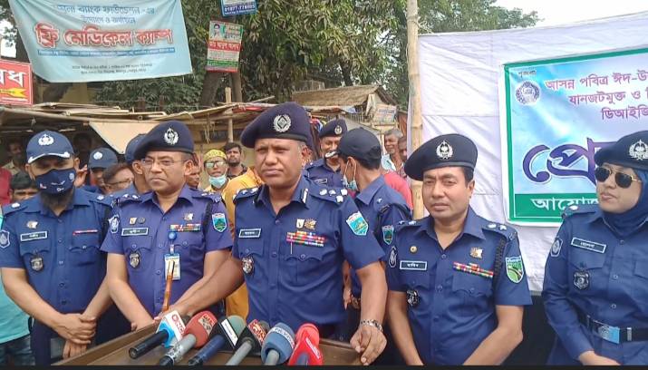 ঈদকে সামনে রেখে বগুড়ার শেরপুর মহাসড়কে যানজট নিরসনে বিভাগীয় ডিআইজির প্রেস ব্রিফিং। 