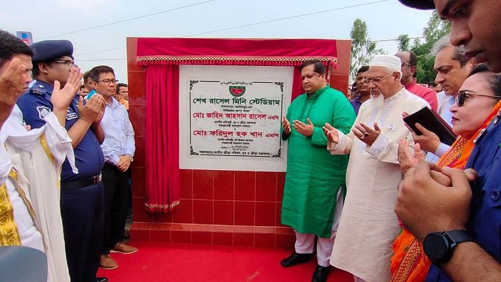 জামালপুরের ইসলামপুরে শেখ রাসেল মিনি স্টেডিয়াম নির্মাণ কাজের শুভ উদ্বোধন। 