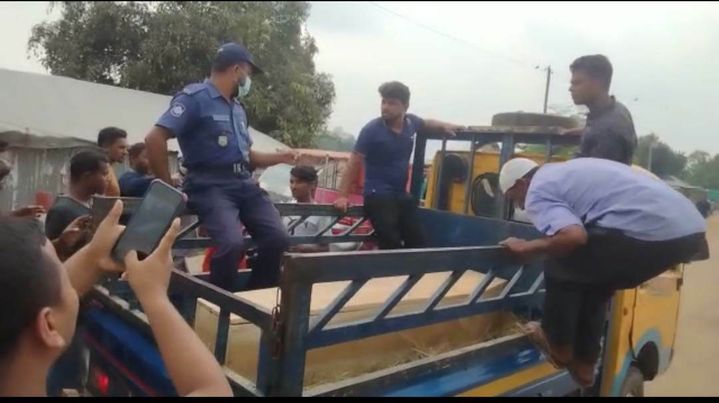 ভারতীয় পুলিশ শেরপুর জেলা পুলিশের কাছে এক যুবকের মরদেহ হস্তান্তর।