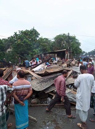 ভোলার ইলিশা জংসন বাজারে আগুনে ১১ ব্যবসায়ী ‘নিঃস্ব।