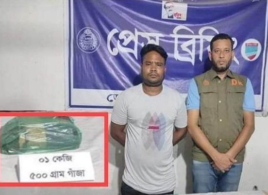 বেনাপোলে ডিবির অভিযানে গাঁজা সহ মাদক কারবারি গ্রেফতার 
