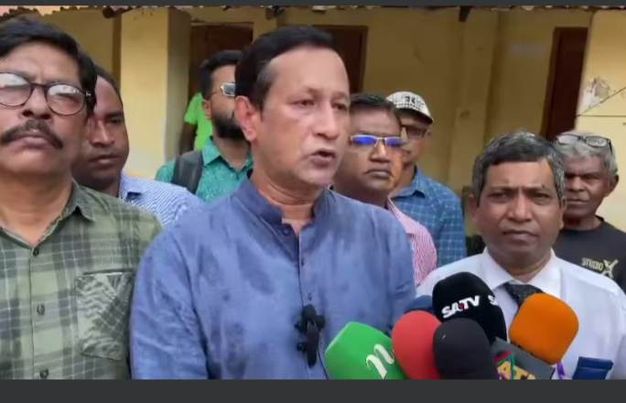 পটুয়াখালী অগ্নিকান্ডে ক্ষতিগ্রস্থদের পাশে দাঁড়ালেন বাউফলের মেয়র জুয়েল 