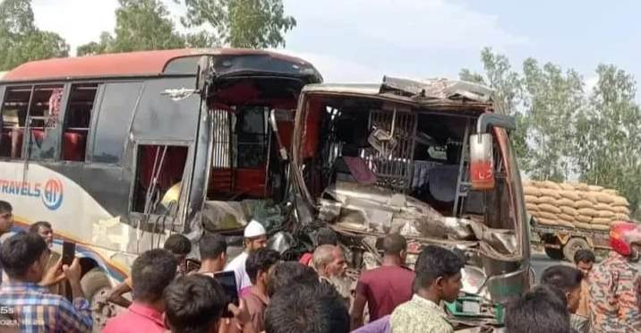 বগুড়ার শেরপুরে দুটি বাস মুখোমুখি সংঘর্ষে আহত ৪০