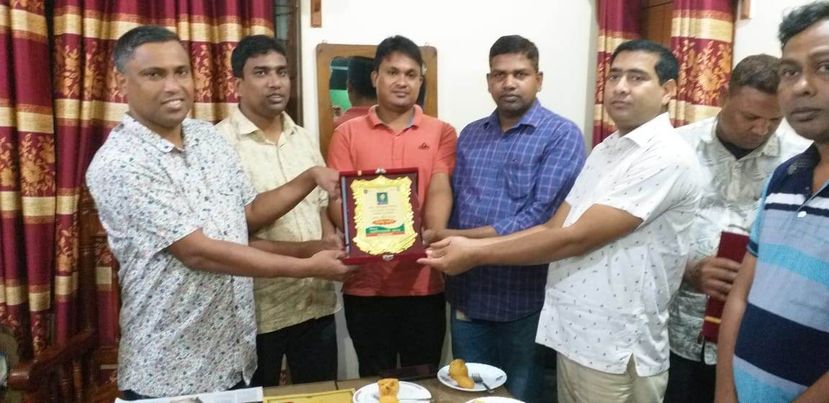 আদিতমারী থানার ০৩ জন অফিসারের অন্যত্র বদলী জনিত কারনে বিদায়ী সংবর্ধনা ও ক্রেস্ট বিতরন 