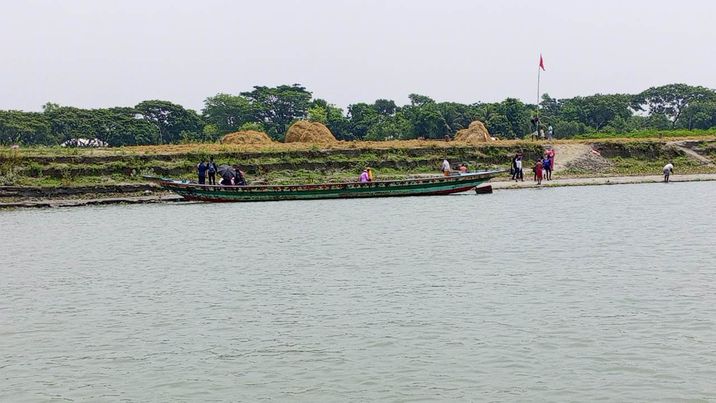 দোহারে চলছে অবৈধ নৌ ঘাট, বন্ধের নির্দেশনা প্রশাসনের 