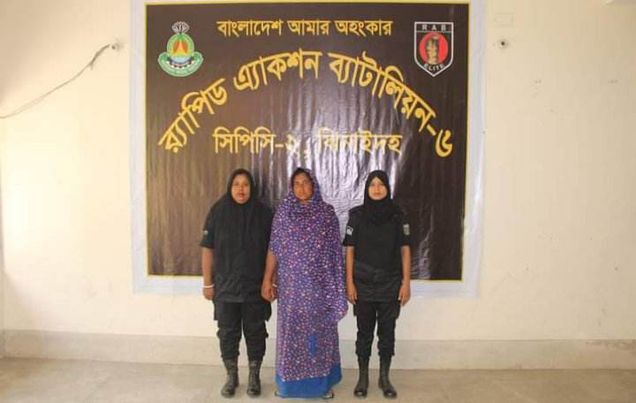 যশোরের চৌগাছা হতে ফেন্সিডিলসহ মাদক ব্যবসায়ীকে গ্রেফতার করেছে র‌্যাব-৬ 