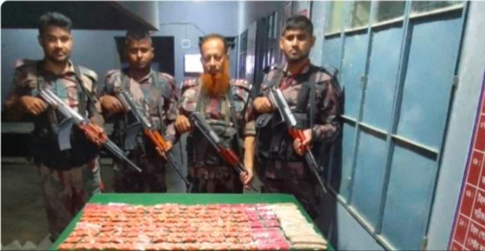 চাঁপাইনবাবগঞ্জে বিজিবি দেখে ২৭ হাজার পিস ইয়াবা ফেলে দৌড়।