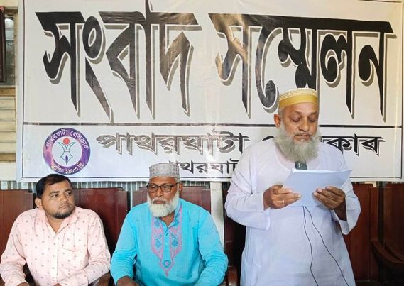 পাথরঘাটায় মানববন্ধনের প্রতিবাদে মাদ্রাসা সুপারের সংবাদ সম্মেলন