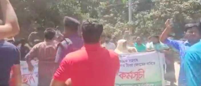 চাঁপাইনবাবগঞ্জে আমানতের ১০৫ কোটি টাকা ফেরতের দাবিতে সড়ক অবরোধ, আমরণ অনশনের হুশিয়ারী