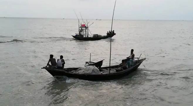 ভোলার মেঘনা ও তেতুলিয়া নদীতে জেলেদের জালে মিলছেনা ইলিশ