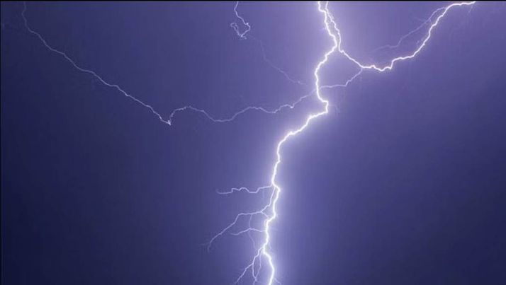 পাবনায় বজ্রপাতে ১৪টি গরুসহ প্রাণ গেল যুবকের