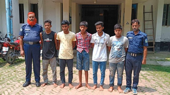 জামালপুরে কিশোর গ্যাংয়ের ৫ জন আটক।