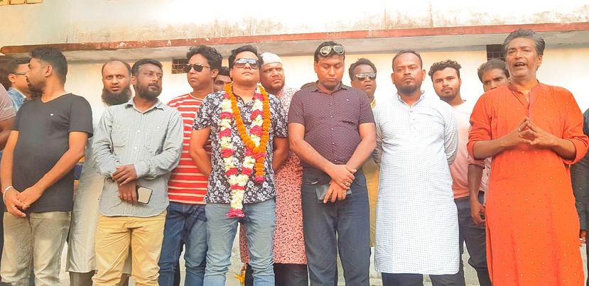 নড়াইলে দলীয় নেতা-কর্মীর ভালোবাসায় সিক্ত অস্ট্রেলিয়ার আওয়ামী নেতা রোমেল। 