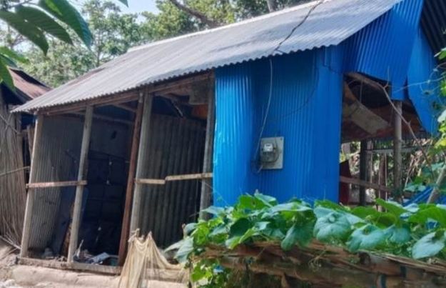 ভাঙ্গায় অসহায়ের বাড়ী ঘড় ভাংচুর 