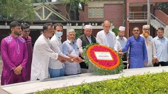 বঙ্গবন্ধুর “জুলিও কুড়ি” পুরস্কার প্রাপ্তির ৫০ বছর পূর্তি উপলক্ষে জাতির পিতার সমাধিতে জেলা আ. লীগের শ্রদ্ধা