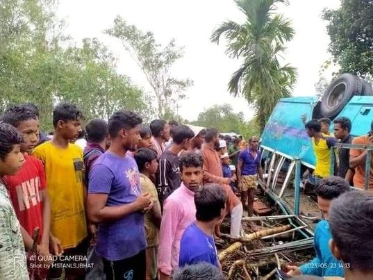 তেতুলিয়ায় সড়ক দুর্ঘটনায় আহত ৪০ 