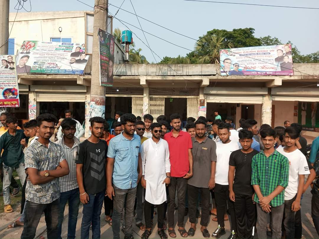 বঙ্গবন্ধুকন্যা মাননীয় প্রধানমন্ত্রী শেখ হাসিনাকে প্রকাশ্যে হত্যা ও হুমকির প্রতিবাদে‌ গৌরনদী উপজেলার আওয়ামী লীগ, যুবলীগ, ছাত্রলীগ এবং আওয়ামী লীগের  বিভিন্ন অঙ্গ সংগঠন ৷