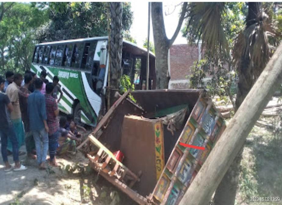 সাঁথিয়ায় শাহজাদপুর ট্রাভেলস ও নছিমনের মুখোমুখি সংঘর্ষে নিহত- ২