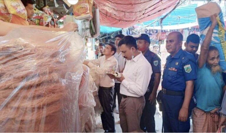 বগুড়ায় ৪ প্রতিষ্ঠানে ২০ হাজার টাকা জরিমানা 